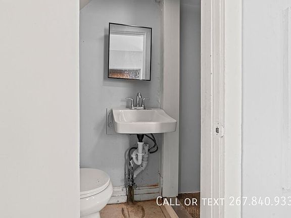 2nd image of 129-131 E Roosevelt Blvd #129.5
