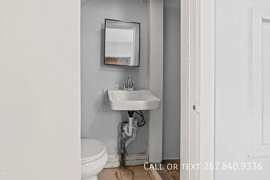 Building Photo - 129-131 E Roosevelt Blvd #129.5