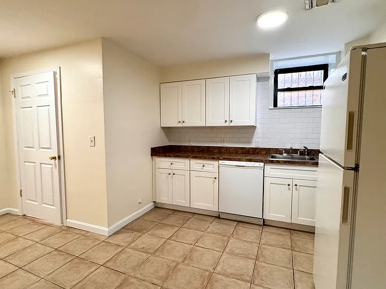 64 Park St #B — Photo 2