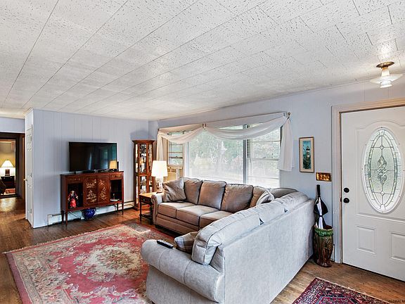 4th image of 31 Walnut St