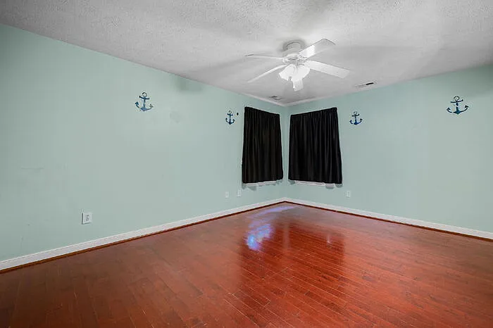 316 Abbey Ct — Photo 35