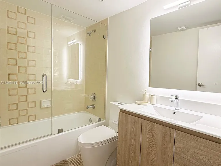 2625 Collins Ave #215 — Photo 19