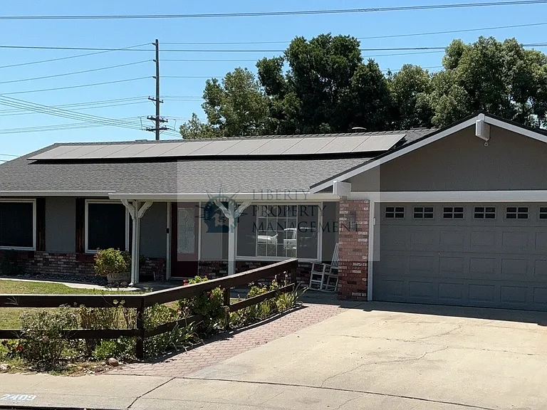 2409 Venus Dr — Photo 1