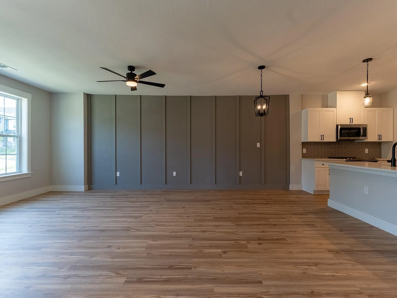 3 bed, 3.5 bath, 1962 sqft, $2,200 — Photo 3
