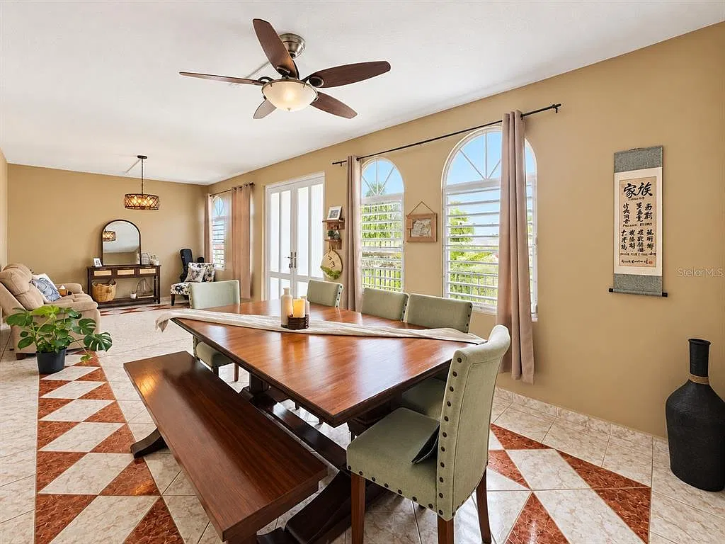 8 bed, 6.0 bath, 9500 sqft, $2,500 — Photo 3