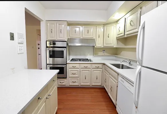 Rented by New York Realty Minimax Inc | media 14