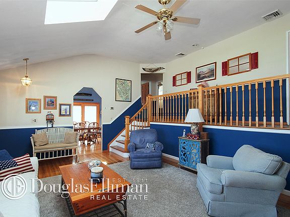 3rd image of 3788 Windsor Dr