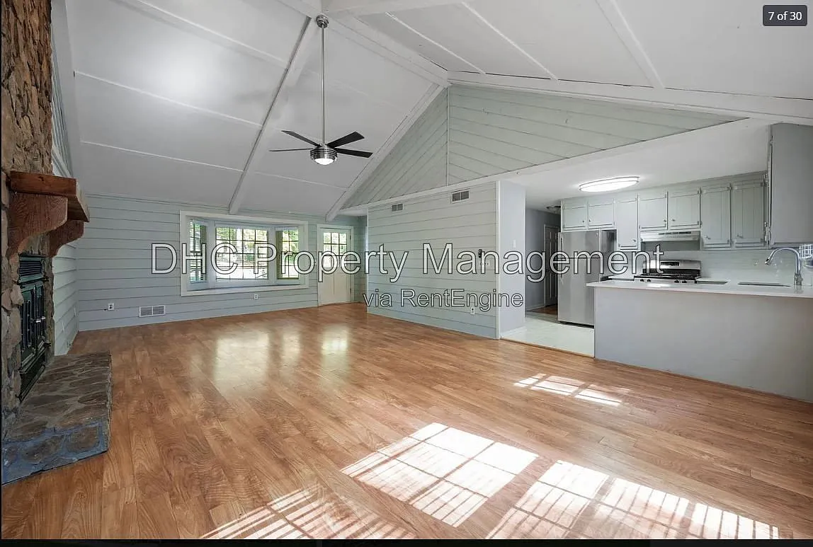 4 bed, 2.0 bath, 2200 sqft, $2,550 — Photo 2