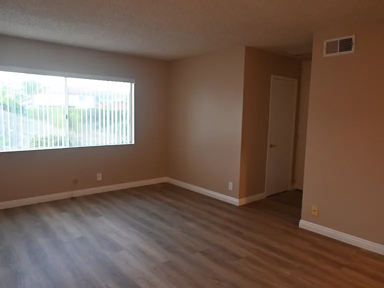 920 W Adams Ave — Photo 25