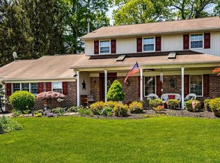 284 Magnolia Rd, Warminster, PA 18974