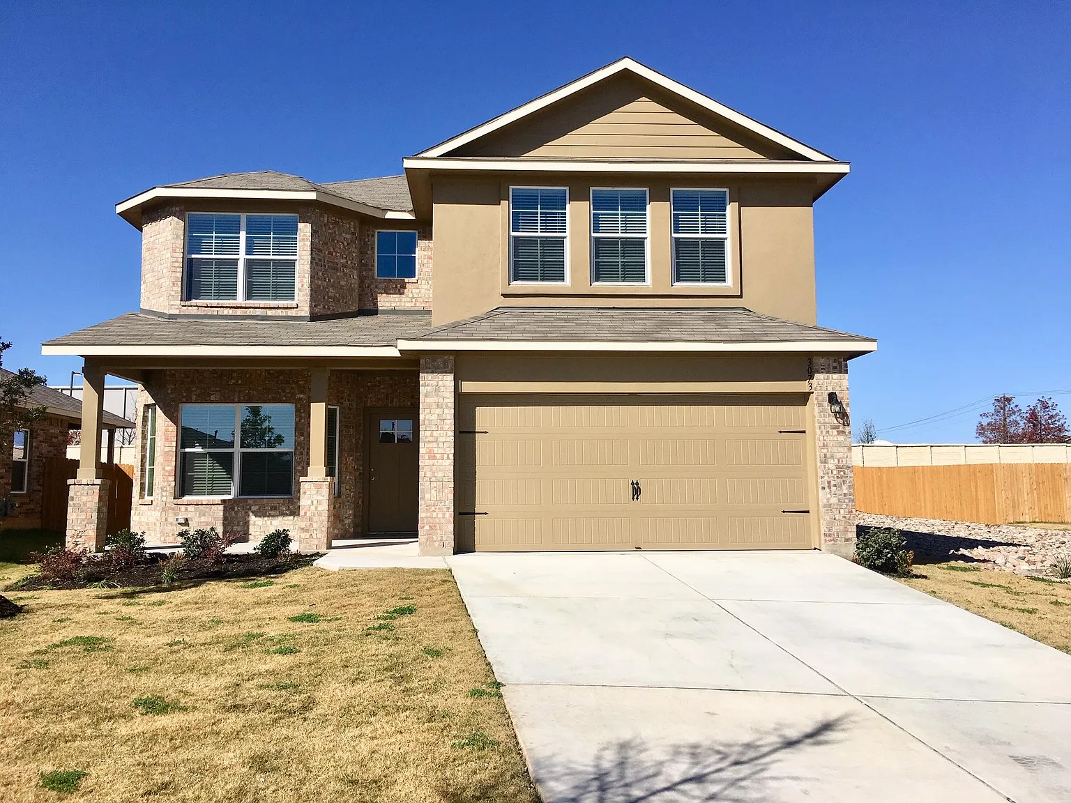 4 bed, 2.5 bath, 2546 sqft, $2,495 — Photo 2