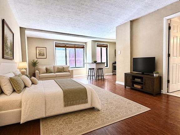 3rd image of 1440 N St NW #311
