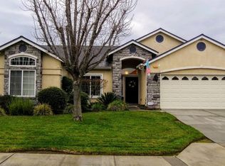 555 Siena Ave, Dinuba, CA 93618