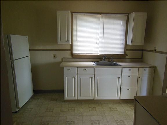 2nd image of 99 Barton St