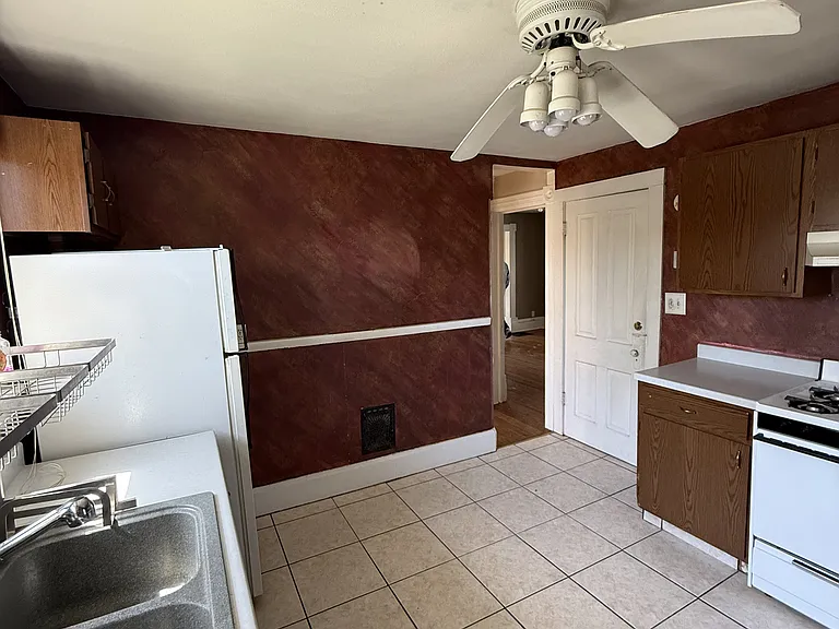 1021 Harlem Blvd #2 — Photo 9