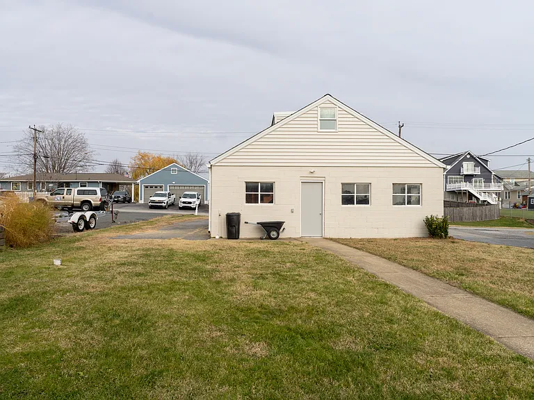 7609 Iroquois Ave — Photo 3