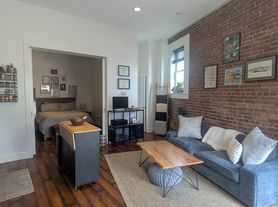 5147 Holmes St, Pittsburgh, PA