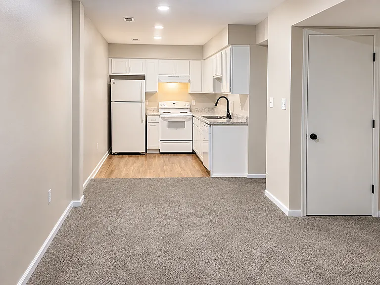 306 Spangler Dr #8 — Photo 2