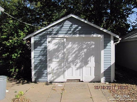 3rd image of 717 Sheridan St