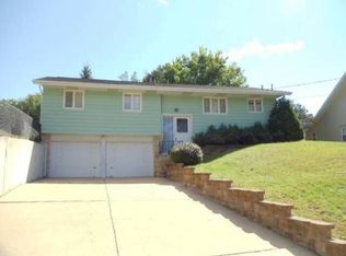 608 34th St SE, Cedar Rapids, IA 52403