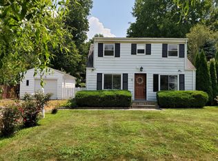 11 Barmore Dr E, Stamford, CT 06905