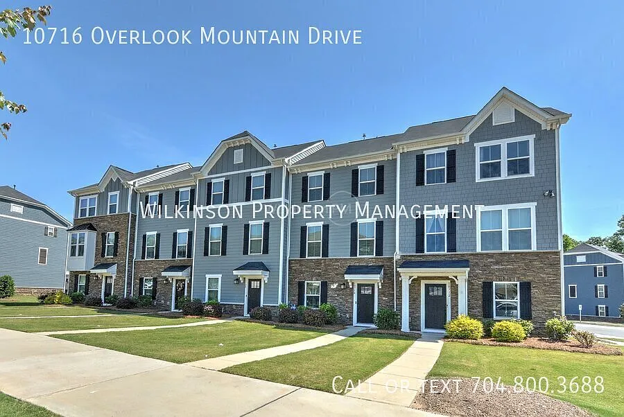 Beautiful Executive 3-Story Townhome! Pet-Friendly (Conditional) with Pet Screening. — Photo 2