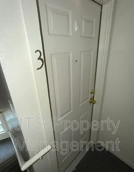 1717 H St #3 — Photo 2