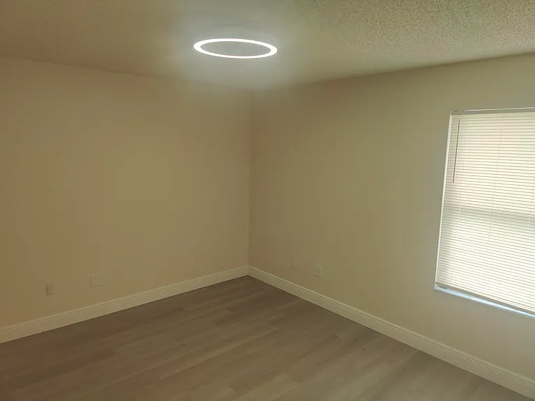 302 Lakeview Dr E #302 — Photo 27