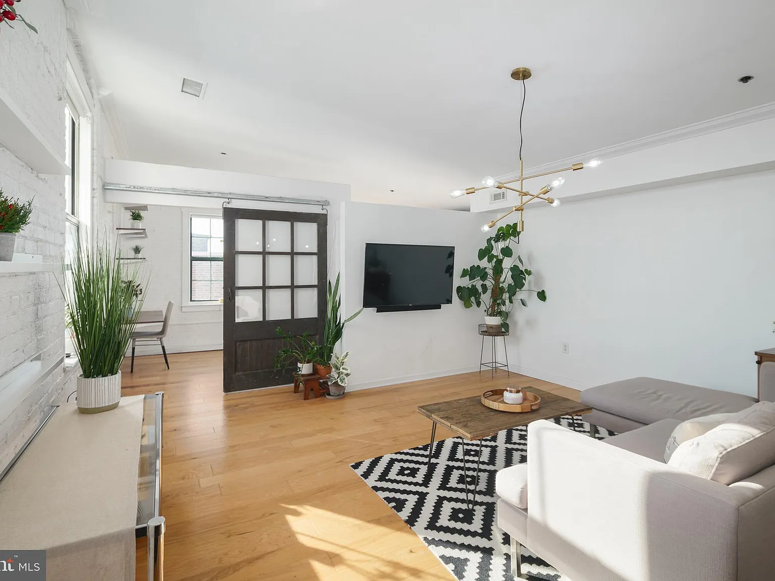 Bridgeview Condominium — Photo 1