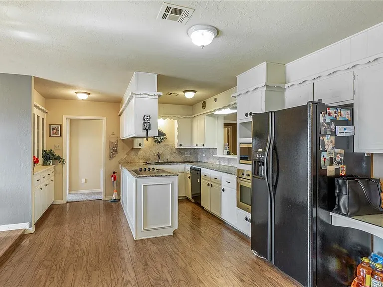 2905 NW Templeton Ter — Photo 5
