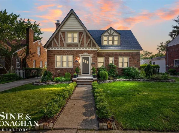 424 Touraine Rd, Grosse Pointe Farms, MI 48236