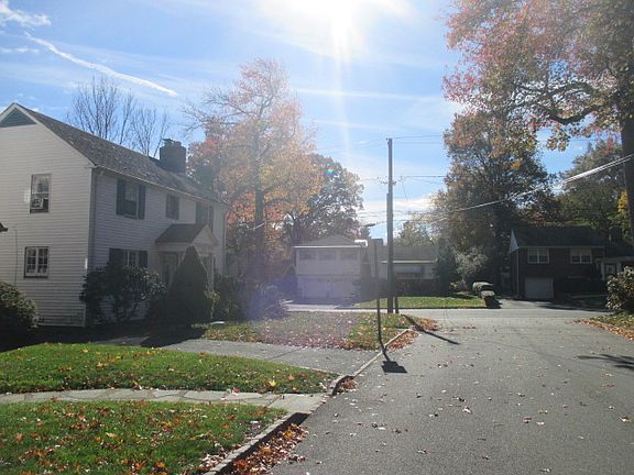 2nd image of 756 Stirling Dr