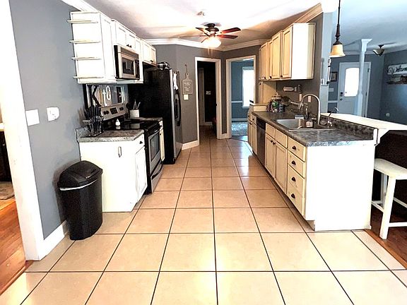 4th image of 190 Edinborough Dr
