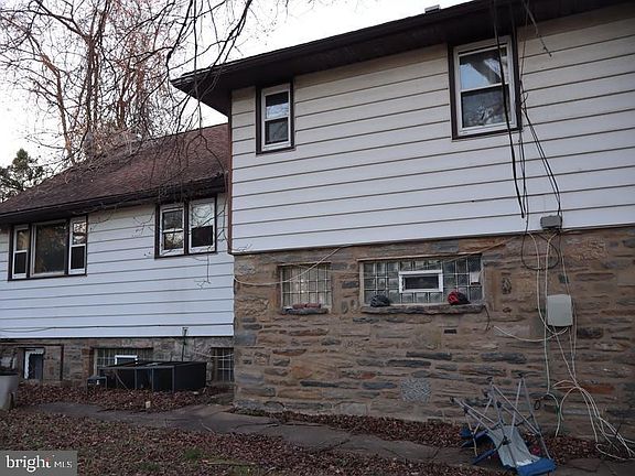 3rd image of 7759 Bennett Rd