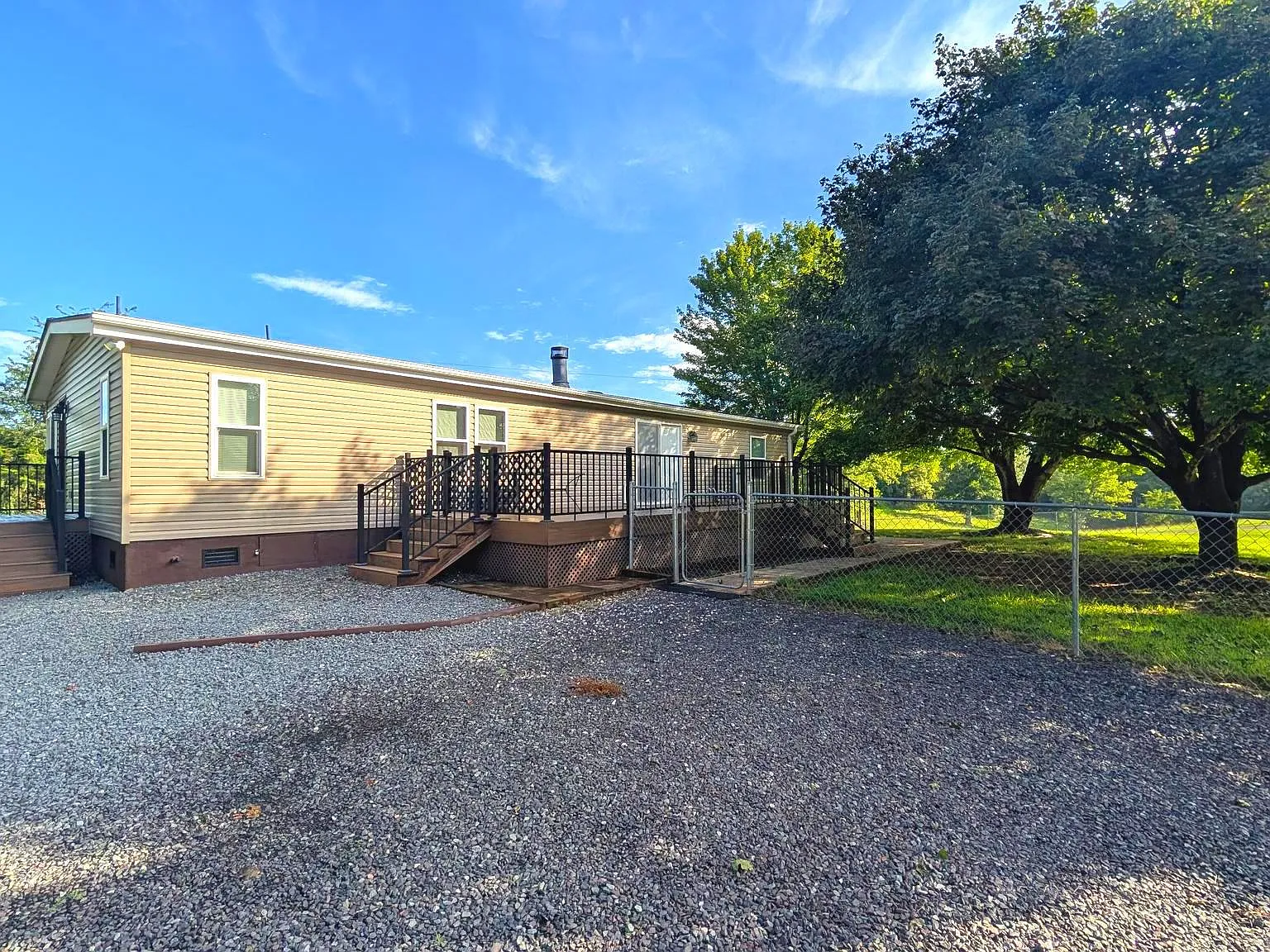 3 bed, 1568 sqft, $2,100 — Photo 2