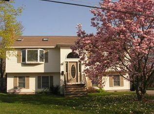 17 Donna Rd, Woburn, MA 01801