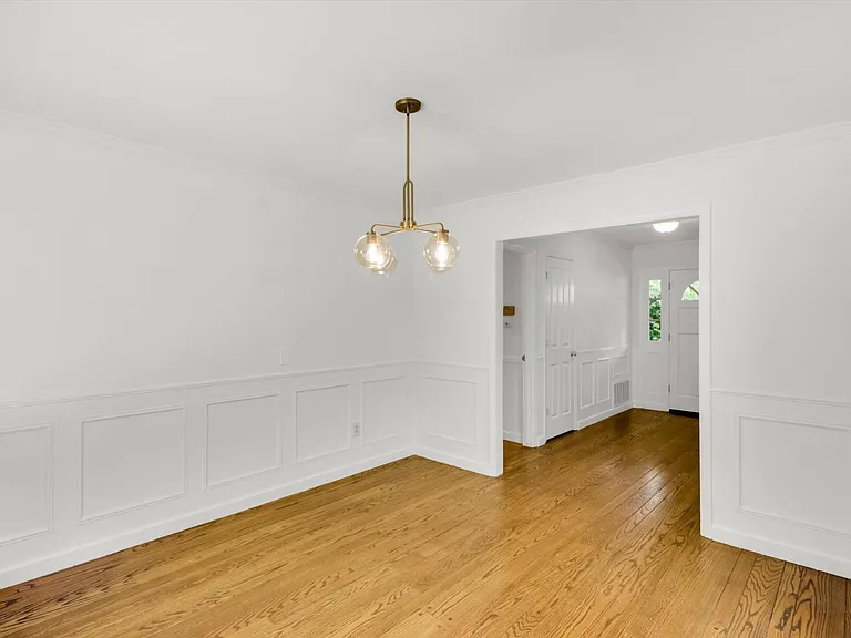 1064 Westridge Ave — Photo 9