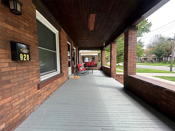4th image of 926 W 6th St