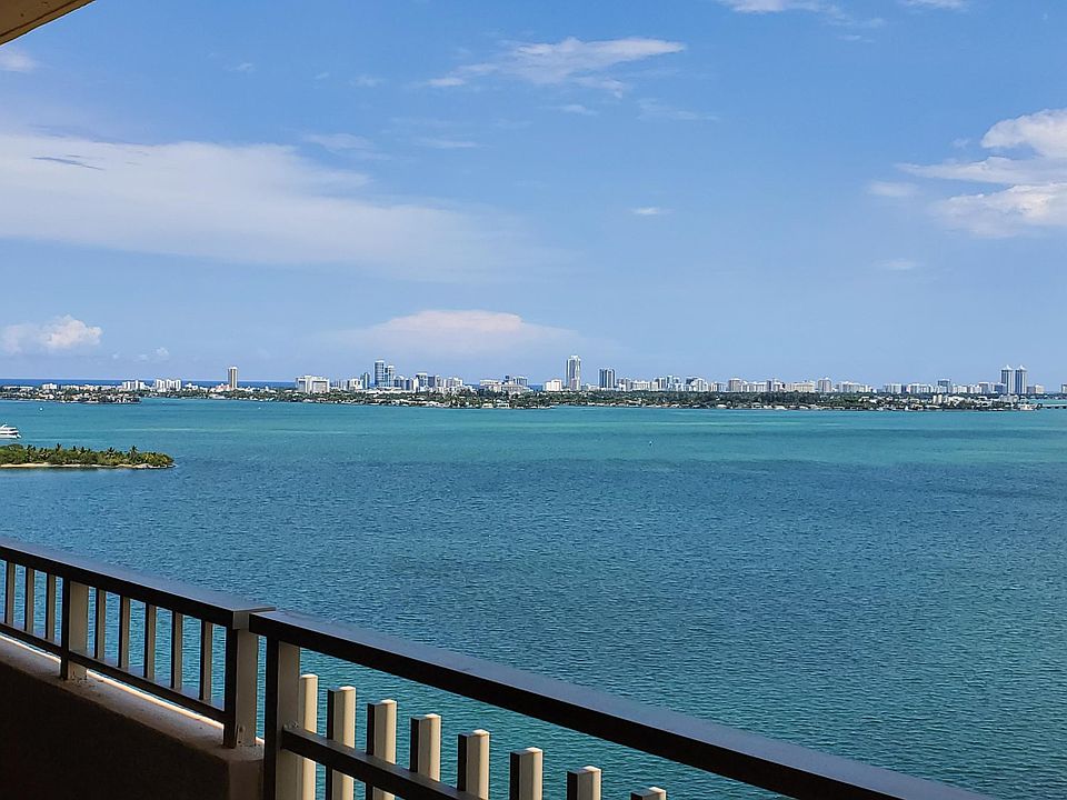 The view of Biscayne Bay looking toward Miami Beach