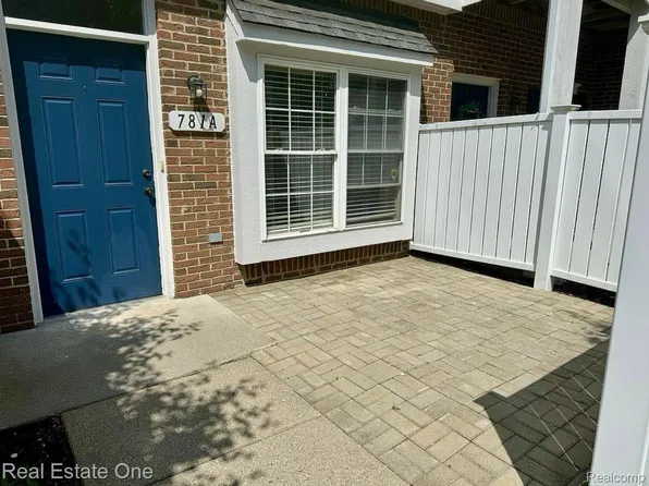 781 Amberly Dr Unit A, Waterford, MI 48328
