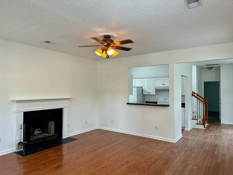 2476 Fulford Ct — Photo 6