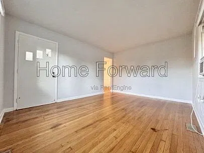 2 bed, 1.0 bath, 771 sqft, $995 — Photo 2