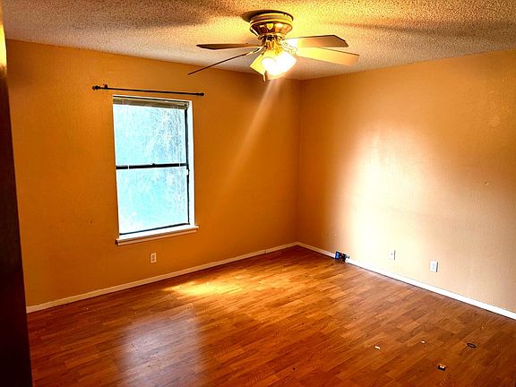 4th image of 3814 Sunset Dr