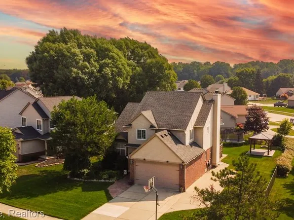 52028 Sycamore Dr, Chesterfield, MI 48047