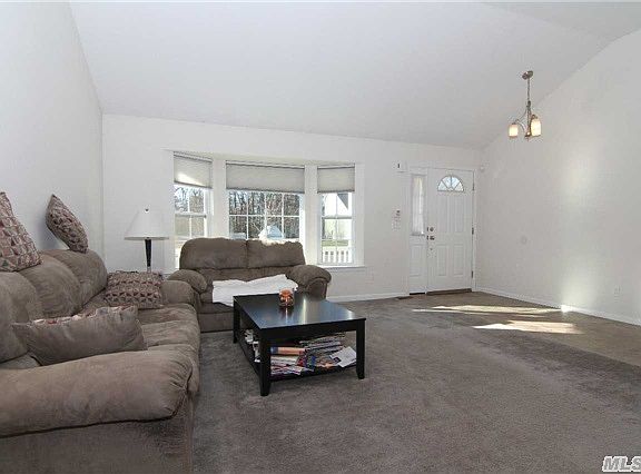 3rd image of 38 Chauncey Ln