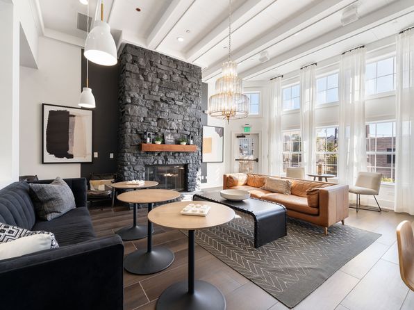 100 Lakeside Dr #18-1821