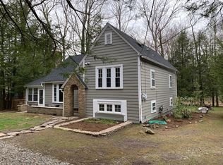 16 White Oak Rd, Laughlintown, PA 15655