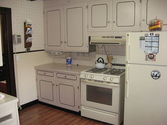 4th image of 53 Parkway E