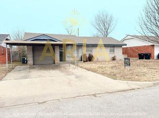 935 SW 1st St, Moore, OK 73160