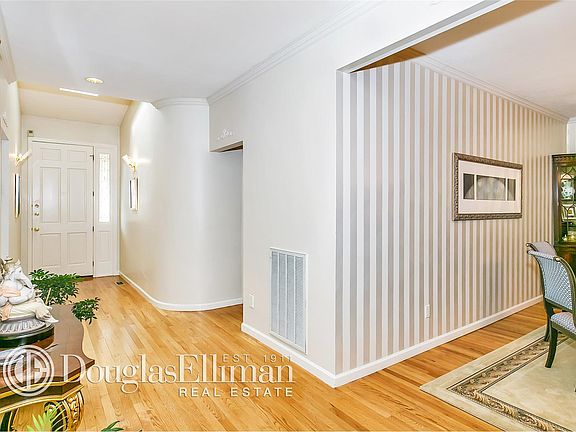 2nd image of 320 Baltustrol Cir